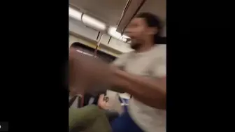 加拿大地铁站再现刺伤事件 男子车厢内遭人持刀追逐高呼救命