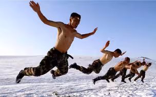 -15℃武警特战队雪地赤身搏击
