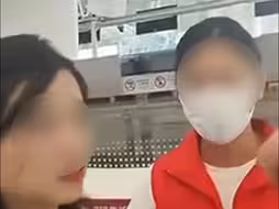 网红“小虎行”强迫志愿者摘口罩，警方通报：行拘！其账号被无限期封禁