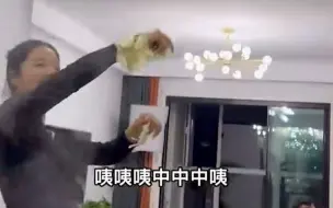 女子在家甩面让父母沉浸式体验海底捞服务，状况百出最后一甩绝了