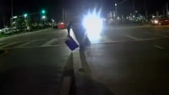 美国男子捡一箱总统大选选票上交警局 当地选举部门：忘锁车门掉落