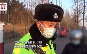 顶着箱子闯入公交车道被拦下，三轮车骑车人：当时没拐过去，大意了