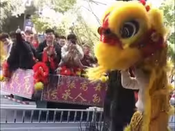 此刻，车上“传承”二字格外显眼