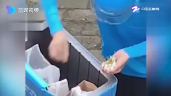 外卖小哥路边捡来一捧小花 背后真相暖人心