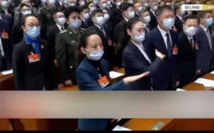 这一幕，让人感动！全国政协开幕会邰丽华用手语唱国歌