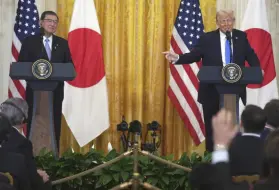 特朗普当着石破茂的面称和金正恩关系很好，将与朝鲜重建联系