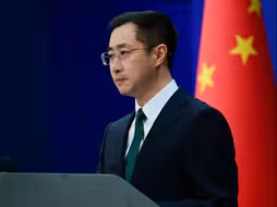 欢迎各国工商界朋友们继续投资中国，深耕中国，同中国一道续写开放合作、互利共赢新篇章
