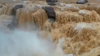初秋壶口瀑布迎“水底生烟”景观:巨浪注入谷底 激起团团水雾烟云