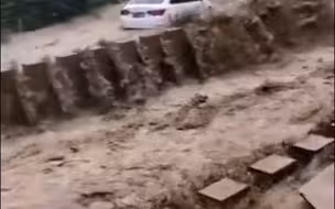 湖北柳林镇遭遇极端强降雨 已致21人遇难 4人失联！