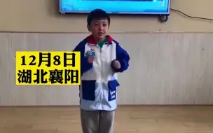 幼儿园男孩被老师临时叫上台表演才艺，音乐一响气场全开