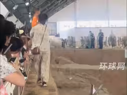 游客踩兵马俑坑送孩子就医，文旅局回应：正在关注