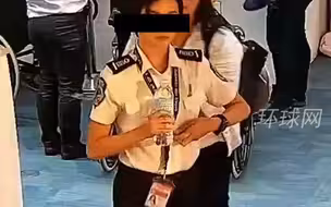 菲律宾机场安检员偷中国乘客钱财，被察觉后将现金塞嘴里吃下