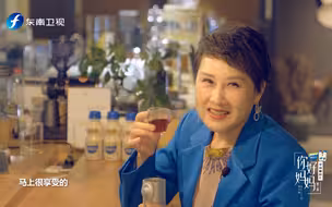 张凯丽有多可爱？硬着头皮干咖啡，李小萌都笑翻了