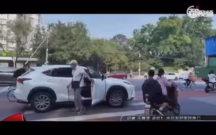 记者直击！斑马线上，到底谁有礼？都有谁在让？