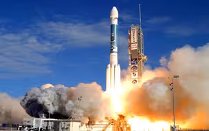 美国本土传巨响，一枚洲际导弹携绝密卫星升空，2分钟后直播掐断
