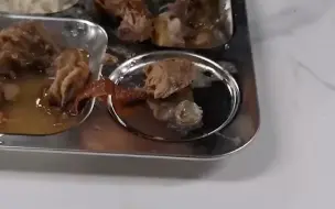 市监局回应食堂异物鸭子眼球膜