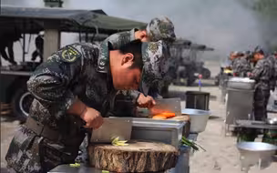 炊事兵大秀刀功，这样的切丝你见过没？