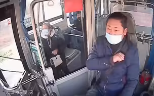 公交司机突发心梗，强忍不适停车保护乘客