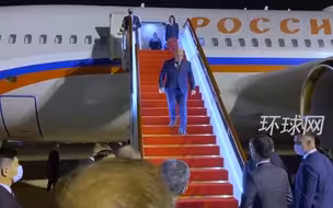 现场画面！俄罗斯总理米舒斯京率团抵达上海