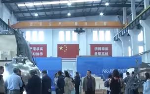 【小央看天下】世界最大！中国成功研制万米潜水器球壳，你猜能干啥用？