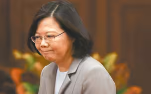 台官员声称“欢迎”美军舰停靠台湾港口 为何又急忙改口？