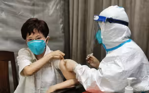洪秀柱在大陆打疫苗 直言台当局“整天搞意识形态”