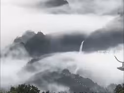 飞流直下三千尺，疑是银河落九天。外交部发言人林剑向世界生动诠释这一诗句