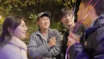 青年男女深夜不睡觉街头聊人生：给我年薪百万也不愿为老板工作365天