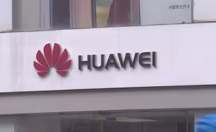 雷蒙多再提访华期间华为发布新手机  扬言协同盟国设限
