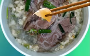 #中亚峰会 这碗泡馍，一半是美食，一半有故事 @新华社