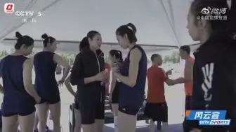 女排踢球见过吗？满屏大长腿！