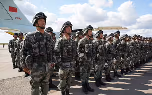 解放军的轰-6K、武直-10齐出动！这场“战争”有的看了