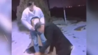 为了涨粉，三男子竟然刨坟假装为羊哭丧！