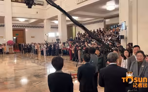 实拍政协开幕会人民大会堂内部多处细节 驻华大使等点赞中国AI