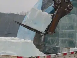 冰雪大世界要来了！哈尔滨启用20万立方米存冰 将打造100万平米冰雪王国