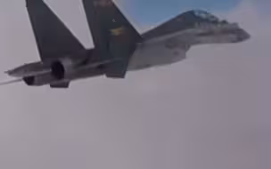 威武！美军机擅闯台西南空域 中国空军中英双语喊话驱离！