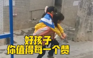 温暖了肩上的同学，也温暖了我们！