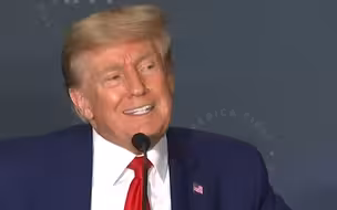 归来！特朗普重回华盛顿特区暗示竞逐2024大选：我必须拯救美国！