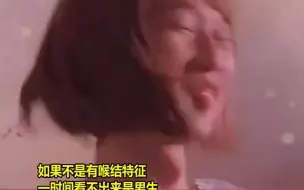 男生参加同学婚礼主动当伴娘，戴好假发后网友直呼：还真有点好看