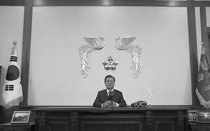 文在寅电视直播讲话 画面却是黑白色？