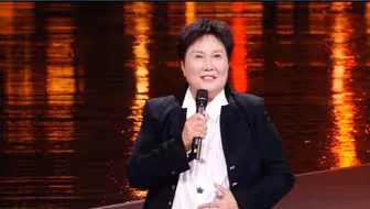 【马志丹：纪录片让我的人生维度更加广阔】身体终将老去，我心依然年轻。对于纪录片导演马志丹而言，每一帧画面、每一段故事，都是她探索世界、理解生命、感悟人生的窗口。