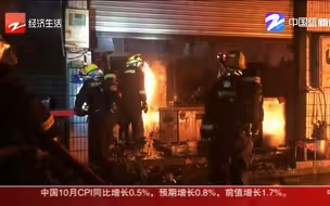 消防员义无反顾抢出着火煤气罐