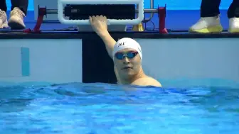 3分49秒58！孙杨复出首战夺男子400自由泳金牌 赛后看成绩频频点头