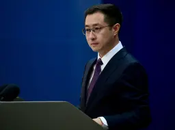 中方敦促菲方立即停止侵权挑衅，撤走在仙宾礁滞留的船只。
