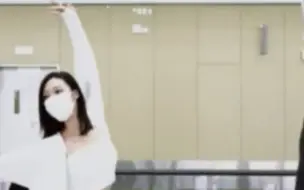机场传送带上演“八仙过海”，舞蹈演员展示自己的舞蹈动作，当事演员：只是想记录美好生活
