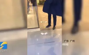 为了保暖真是拼了 男子贴7个暖宝宝上班背后冒烟