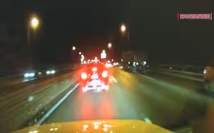 高速公路发生五车追尾，民警：分成三起事故，分别定责！
