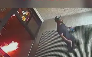 美国一男子在监狱大厅纵火 纵火前曾在现场和人谈到了拜登