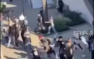 美加州爆发大规模街头斗殴：上千名年轻人聚集，尖叫嘶吼一片混乱，响起枪声