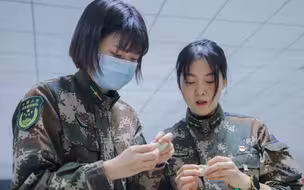 现场视频来啦！火热的冬至包饺子大赛